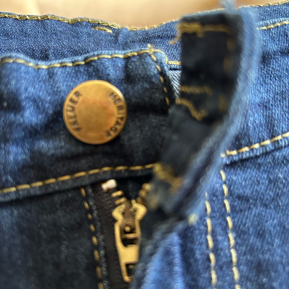 The Fashion Jeans Premium Denim size Large for Skinny with Belt included - Picture 9 of 12